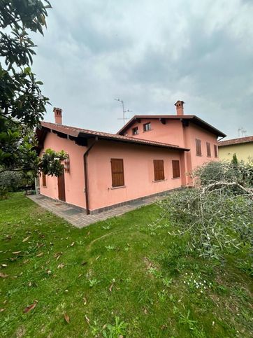 Villa in residenziale in Via Aldo Moro 2