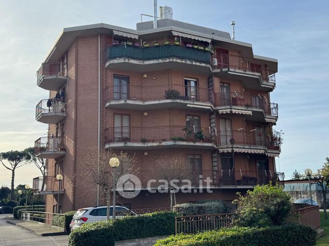 Ufficio in commerciale in Via Aitoro 8