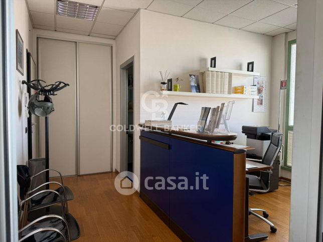 Ufficio in commerciale in Via Livorno