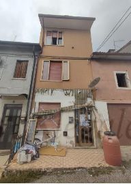 Casa indipendente in residenziale in Via Magnaboschi 20