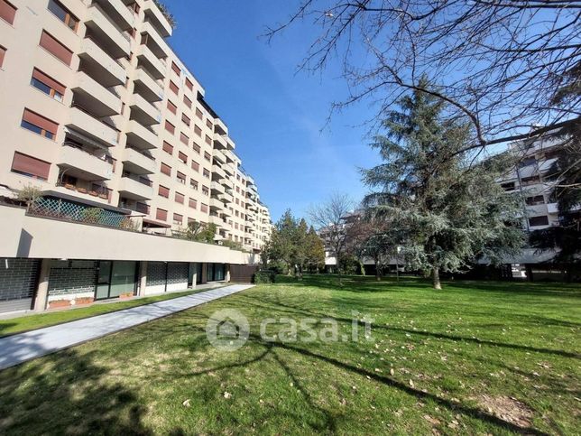Ufficio in commerciale in Via Giuseppe Mazzini 144 -257