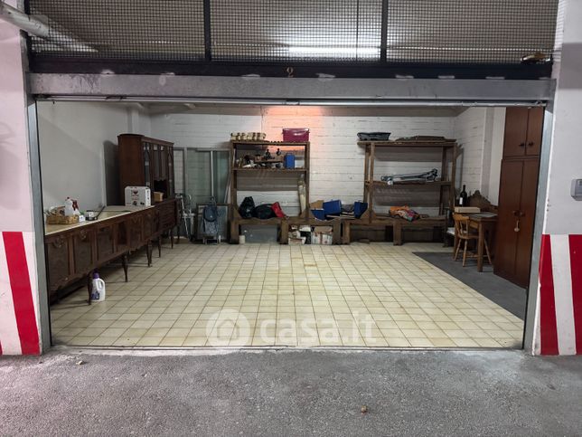 Box/posto auto in residenziale in Via Salvatore Pescatori 4