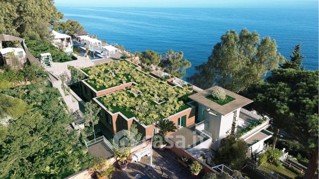 Appartamento in residenziale in Via dei Pini D'Aleppo 16