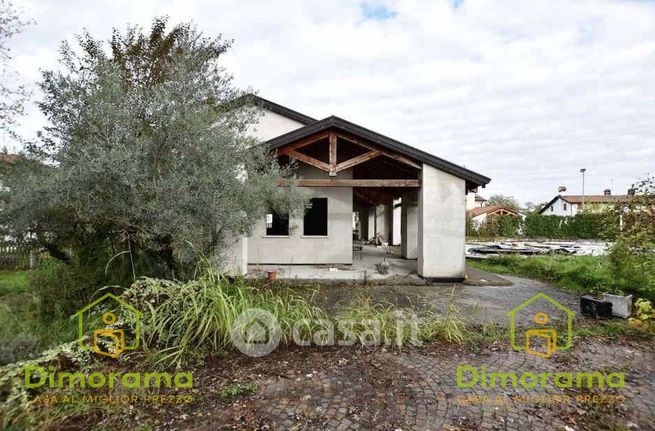 Terreno agricolo in commerciale in Via F. Baracca 4