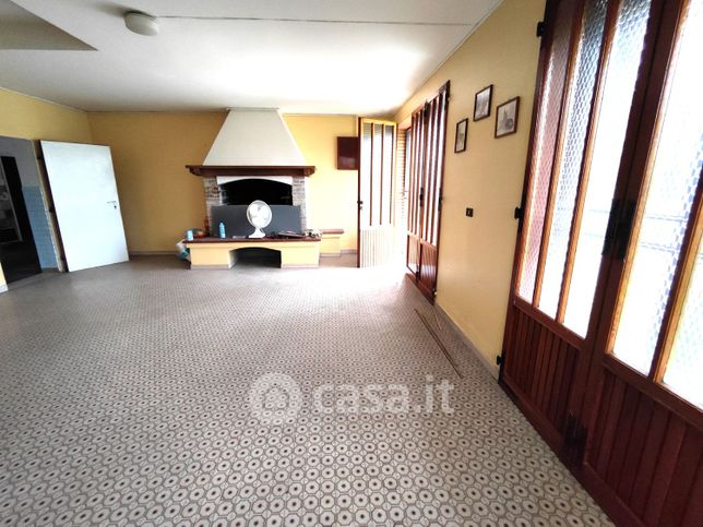 Casa indipendente in residenziale in Via Amola
