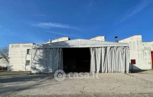Capannone in commerciale in Via Giulio Pastore