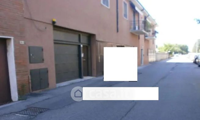 Capannone in commerciale in Via Lombardia