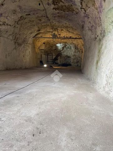 Box/posto auto in residenziale in Via del Trivio 5