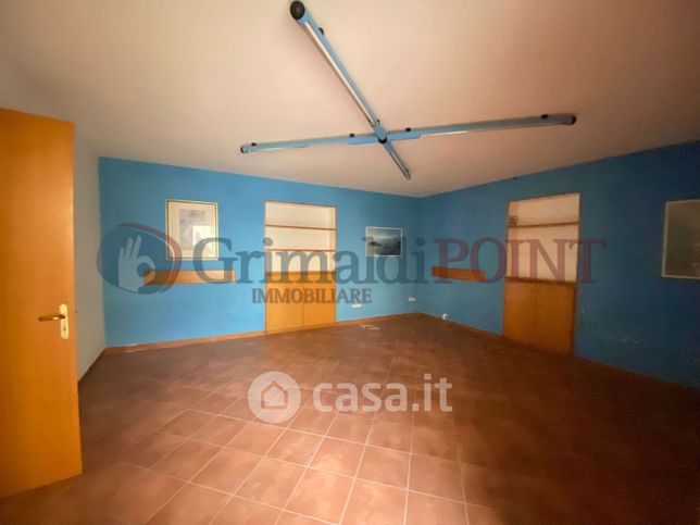 Ufficio in commerciale in 