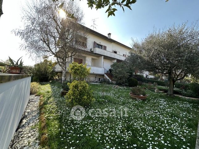 Villa in residenziale in Via Papa Onorio II'
