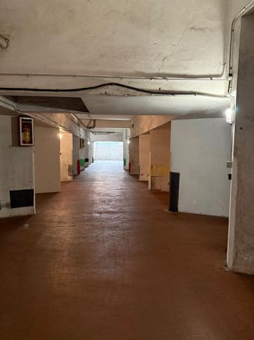 Box/posto auto in residenziale in Via Chiaravagna 12