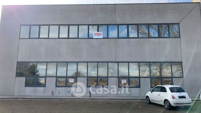 Capannone in commerciale in Via G. Marconi 68