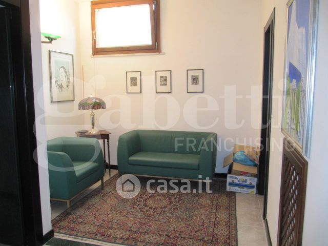 Ufficio in commerciale in Via Giovanni XXIII 13 /B