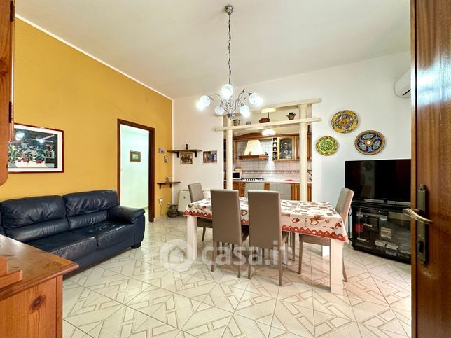 Appartamento in residenziale in Via Amari Emerigo 3
