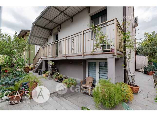 Casa bi/trifamiliare in residenziale in Via Manfredonia 20