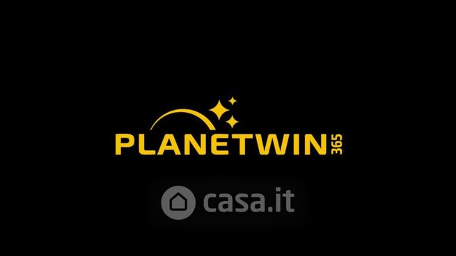 Attività/licenza (con o senza mura) in commerciale in Via Roma 1 -8