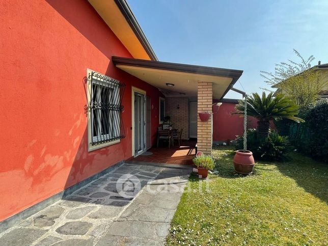 Villa in residenziale in Viale della Repubblica 215