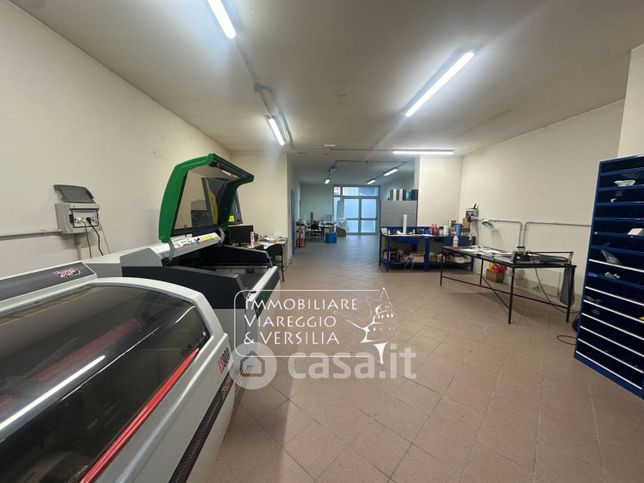 Capannone in commerciale in Via Virgilio 100