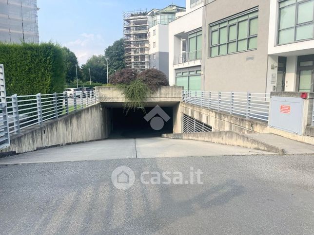 Garage/posto auto in residenziale in Via Vigone 73