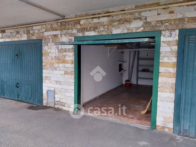 Garage/posto auto in residenziale in Via Tortona 33