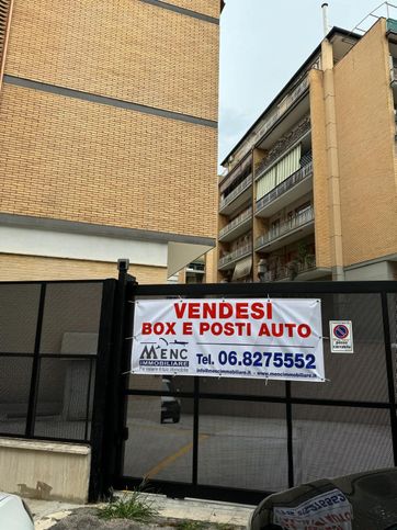 Garage/posto auto in residenziale in Via Diego Angeli 73