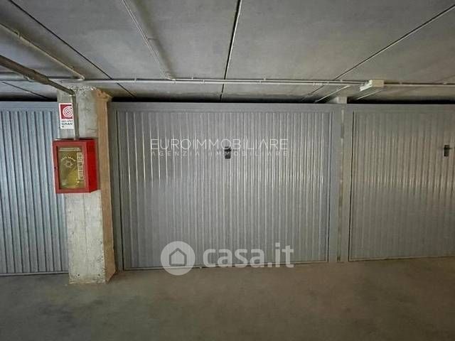 Garage/posto auto in residenziale in Via Bafile 228