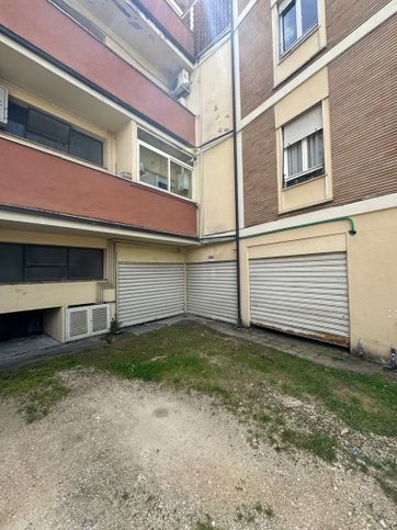 Garage/posto auto in residenziale in Viale Giosuè Borsi 30