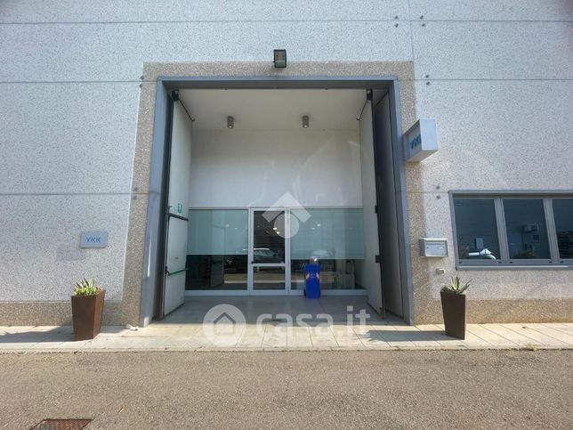 Capannone in commerciale in Via dei Barrocciai 11