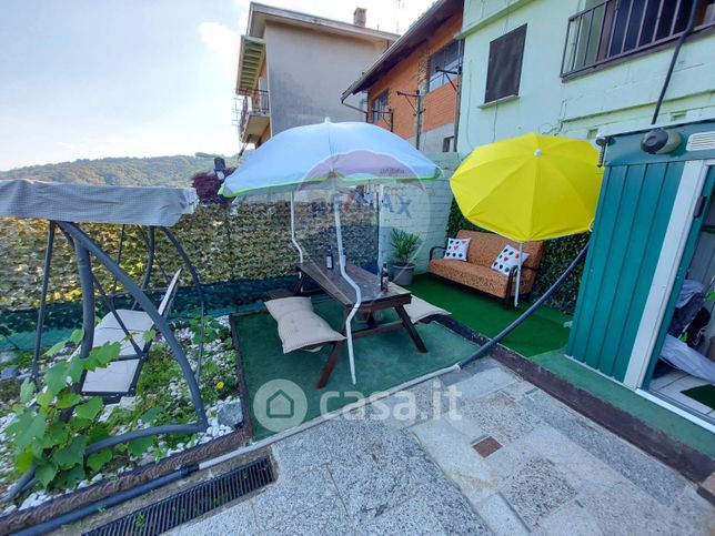 Casa bi/trifamiliare in residenziale in Frazione Fiorina 10