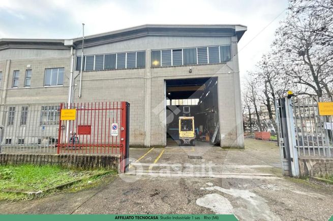 Capannone in commerciale in 