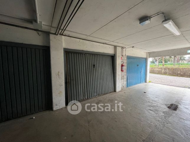 Garage/posto auto in residenziale in Via Baglioni 6