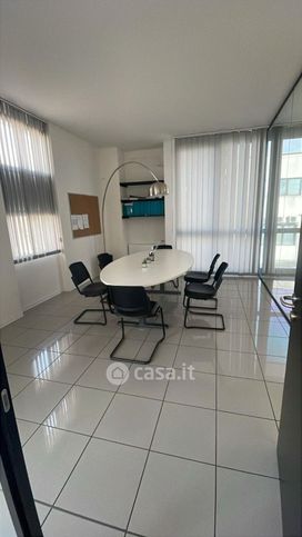 Ufficio in commerciale in 
