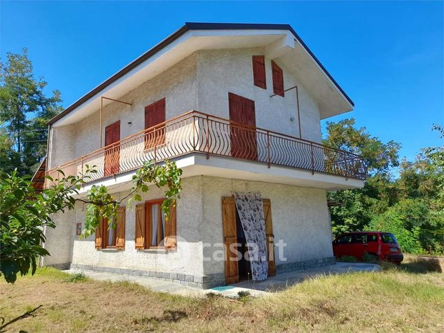 Casa indipendente in residenziale in 
