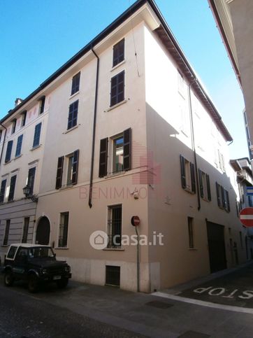 Appartamento in residenziale in Via Elia Capriolo 39