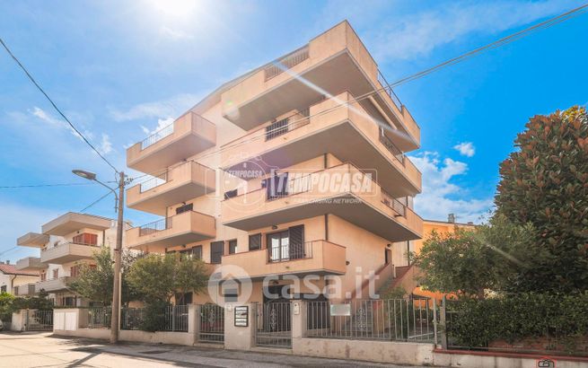 Box/posto auto in residenziale in Via Volturno