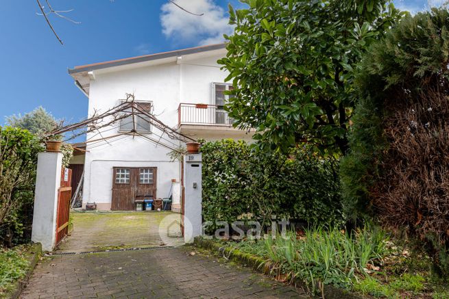 Casa bi/trifamiliare in residenziale in Via Bezzecca 19