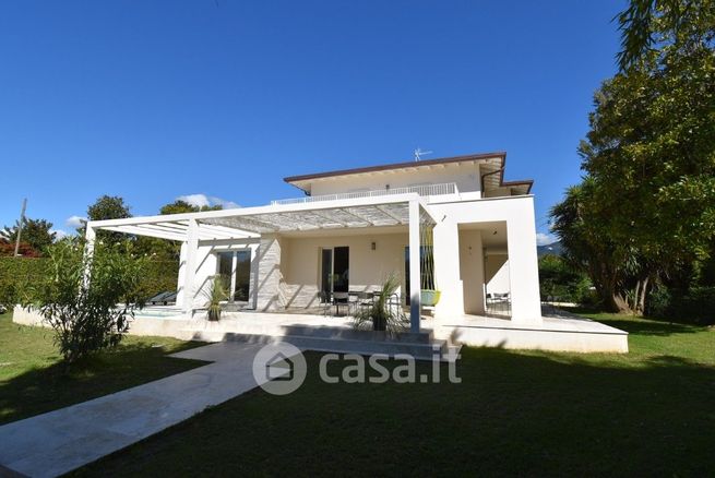 Villa in residenziale in Via Donatello