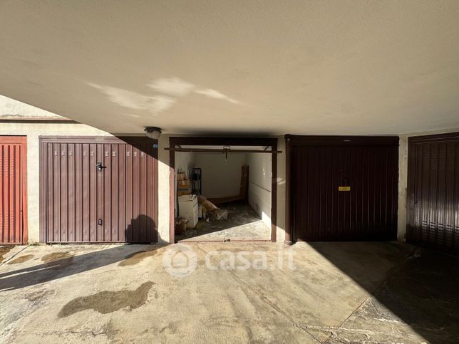 Garage/posto auto in residenziale in Via Popoli Uniti 2