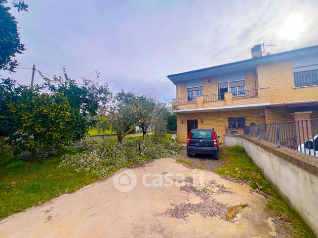 Casa bi/trifamiliare in residenziale in Via Casaletto