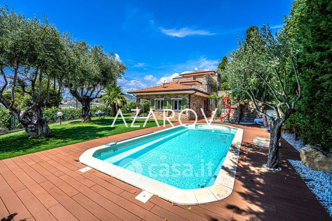 Villa in residenziale in Via delle Vele 13
