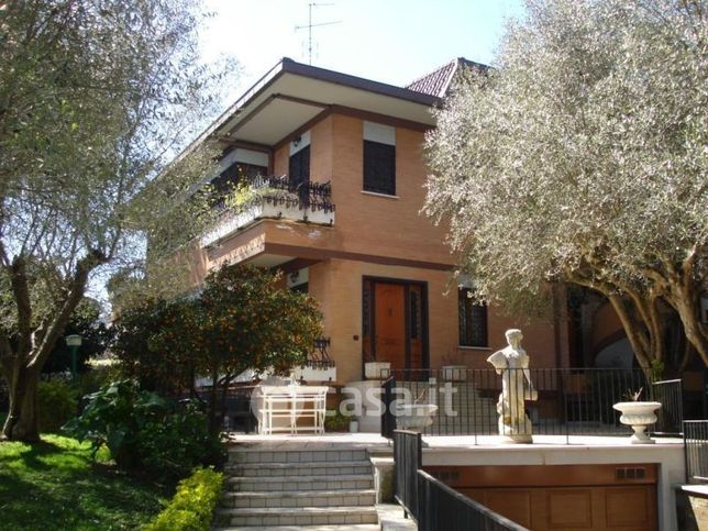 Villa in residenziale in Via Gustavo Giovannoni 26