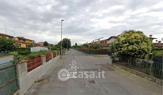 Box/posto auto in residenziale in Via Ugo Foscolo