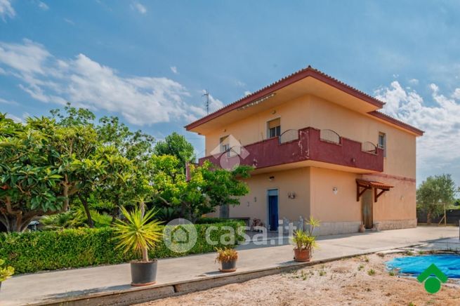 Casa bi/trifamiliare in residenziale in Strada Macchia Grande 35