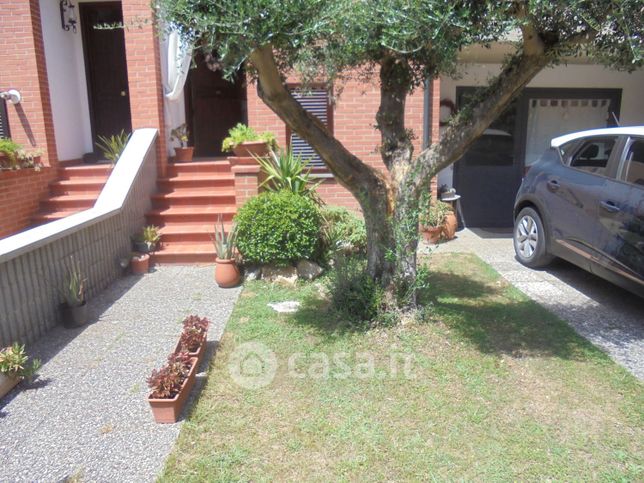 Villetta a schiera in residenziale in Viale Europa