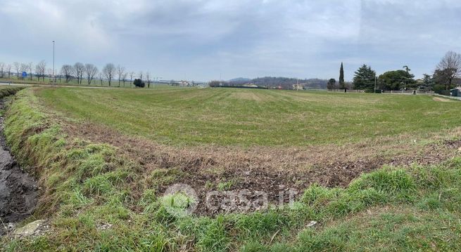 Terreno agricolo in commerciale in SP8