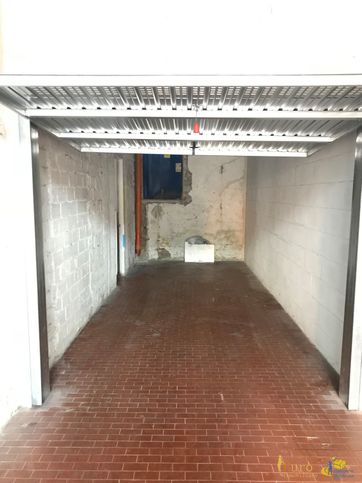Box/posto auto in residenziale in Strada Giovanni Inzani 7