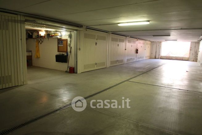 Box/posto auto in residenziale in Via Parioli 6