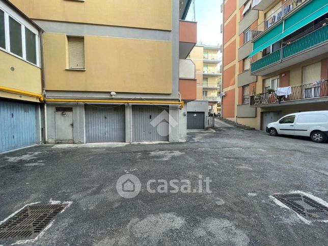 Box/posto auto in residenziale in Via Cesare Battisti