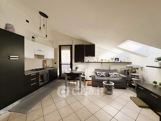 Appartamento in residenziale in Via Vimercate