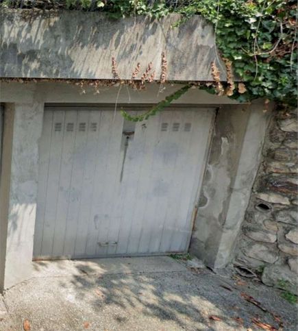 Garage/posto auto in residenziale in Via Pietro Binda